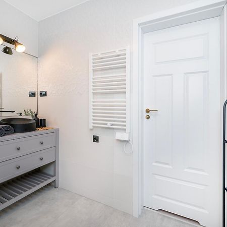 Historic Studio - Top Location, Tram & Shops Nearby, Fabryczna - By Rentujemy Apartment Лодз Екстериор снимка