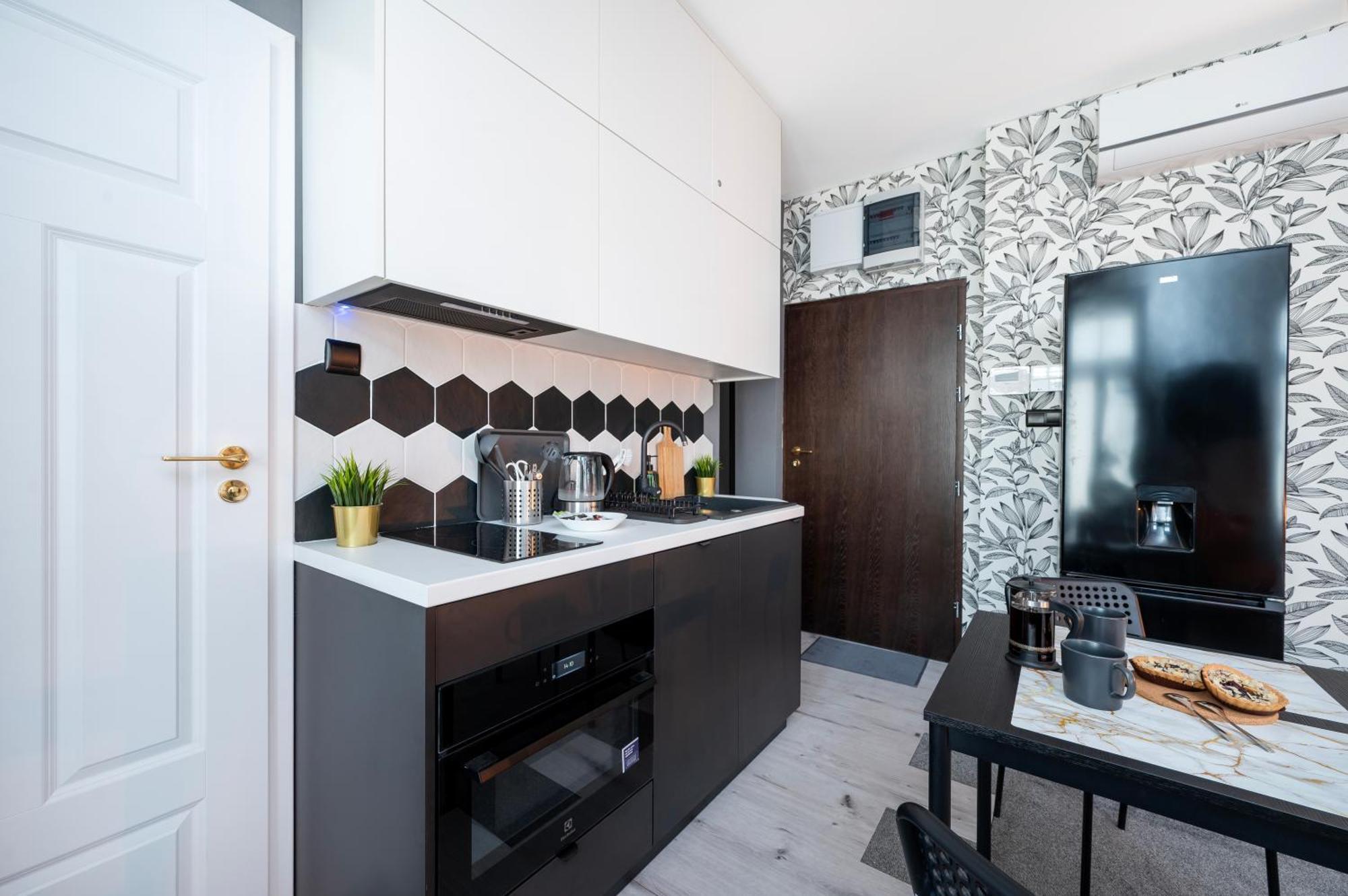 Historic Studio - Top Location, Tram & Shops Nearby, Fabryczna - By Rentujemy Apartment Лодз Екстериор снимка