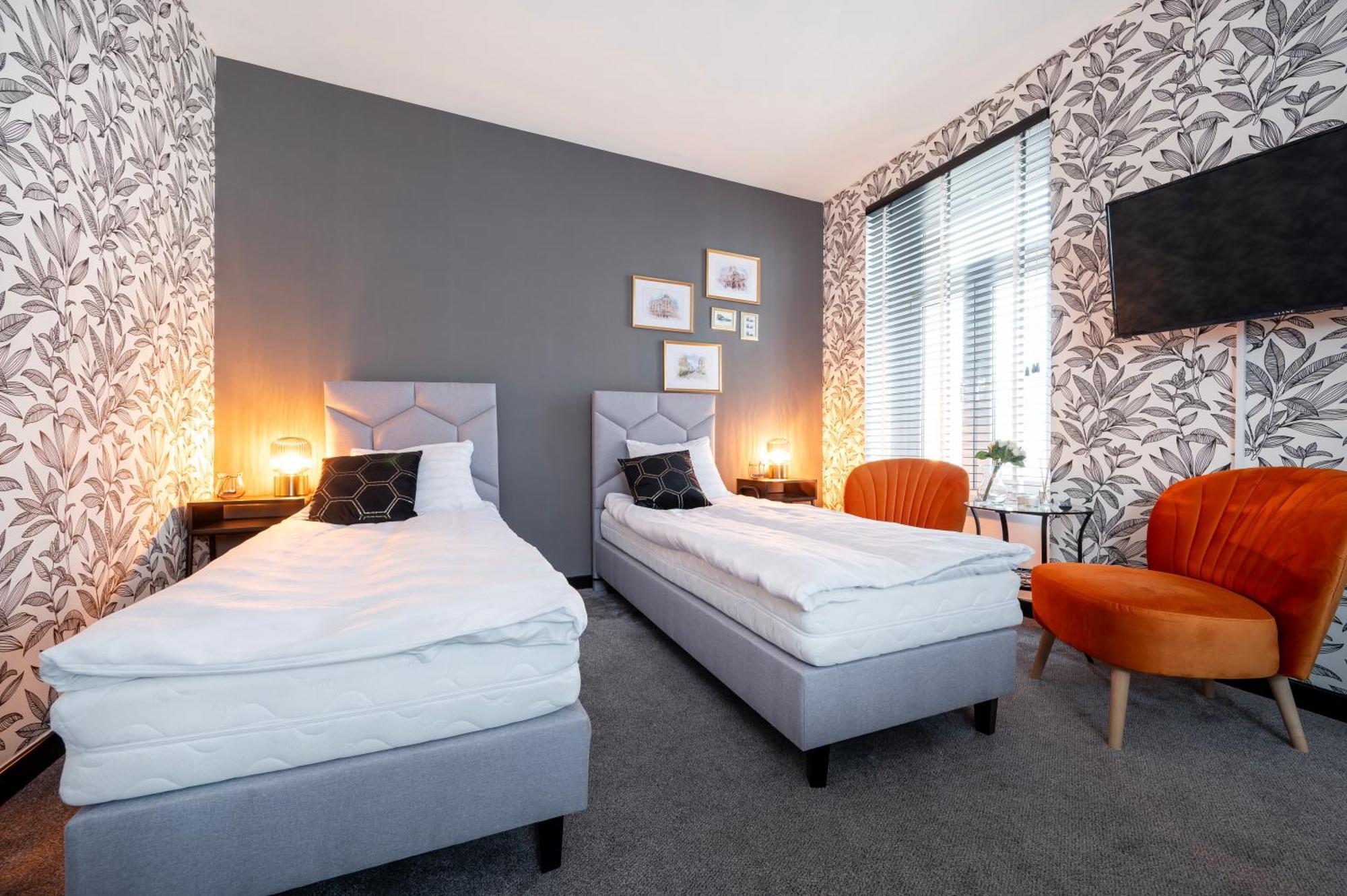 Historic Studio - Top Location, Tram & Shops Nearby, Fabryczna - By Rentujemy Apartment Лодз Екстериор снимка