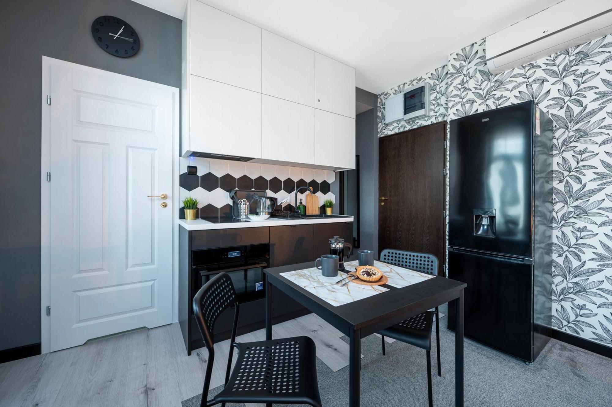 Historic Studio - Top Location, Tram & Shops Nearby, Fabryczna - By Rentujemy Apartment Лодз Екстериор снимка